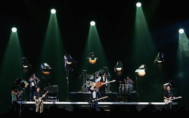 Concerts at the Mandalay Bay: Mandalay Bay hosted a variety of concerts, including performances by Mariah Carey and Janet Jackson.