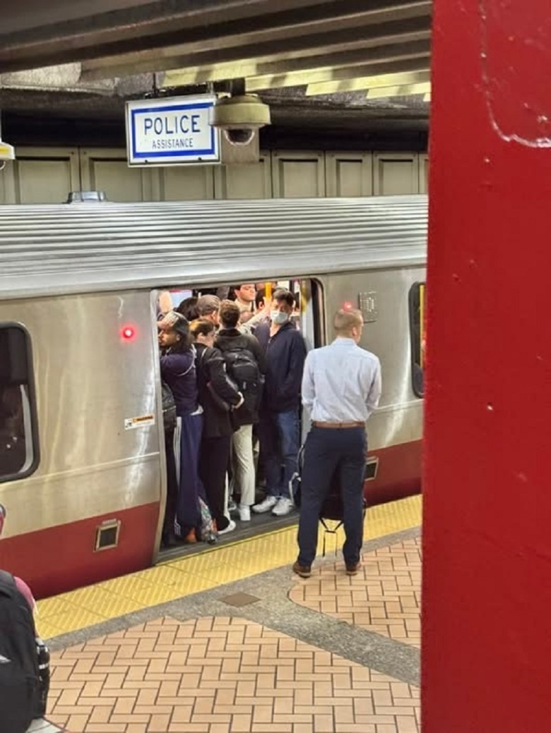 Unbelievable: Dramatic Police Encounter on the Red Line Caught on Camera!
