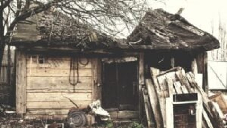 Woman Inherits "Worthless" House - Makes Shocking Discovery Inside, Prompting a Call to the Police