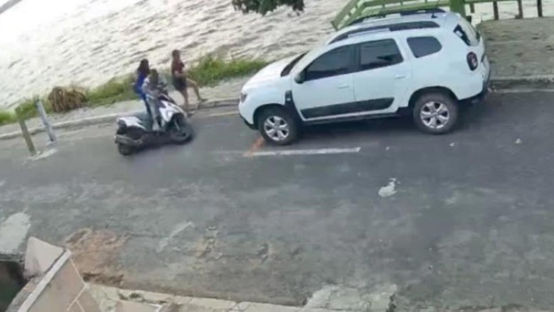 Hilarious Mishap: Man Accidentally Sends Two Women's Scooter into the River While Trying to Help