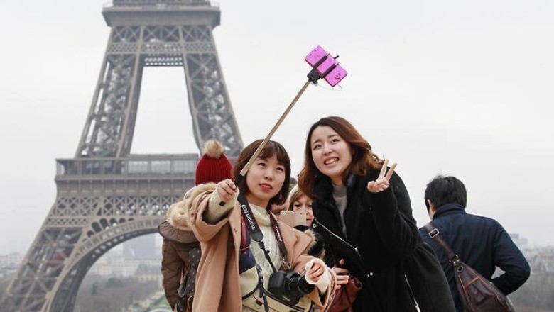 Unveiling the Hidden Truth: The Shocking Reality of Japanese Tourists in Paris Revealed!