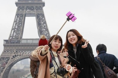 Unveiling the Hidden Truth: The Shocking Reality of Japanese Tourists in Paris Revealed!