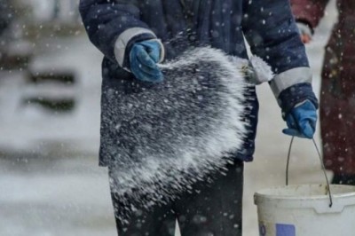 The Science Behind Using Salt to Melt Ice: A Simple Experiment Explained