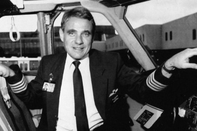 Terrifying Moment as Cockpit Window Shatters Mid-Flight, Pilot Almost Sucked Out