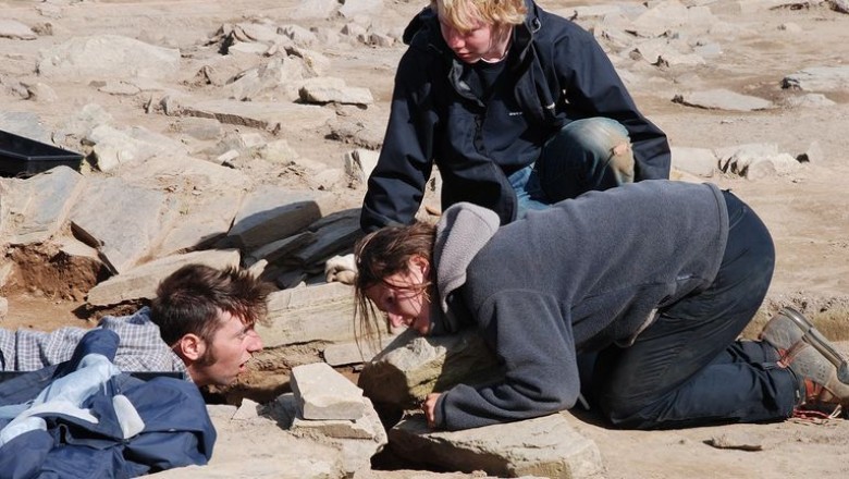 Unbelievable Discovery in the Sands: The Fascinating Unearthing of Hollywood History