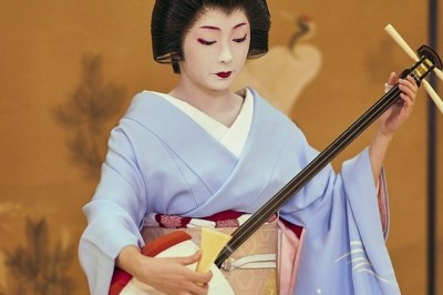 Unveiling Geishas: History and Secrets of a Mysterious Profession