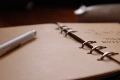 Why Men Shouldn't Write Advice Columns: A Hilarious and Eye-Opening Tale!