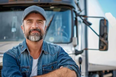 Truck Driver's Heroic Act: Rescuing a Frozen Girl and Uncovering a Hidden Secret