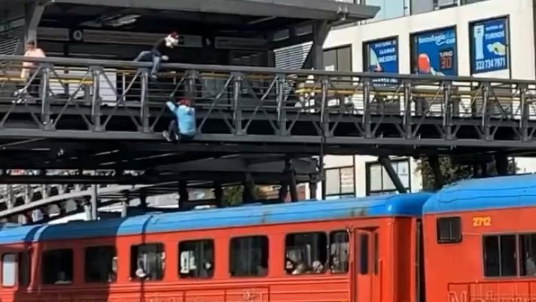 Santa Hat Daredevils Take On A Moving Train – Epic Stunt Shocks Bogotá!