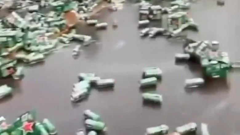 Heineken Truck Overturns in Comandante Andresito, Cans Scatter in Hilarious Chaos