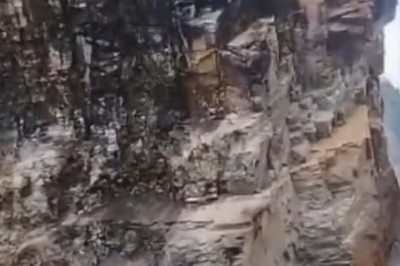 Epic Mountain Collapse: Heart-Stopping Moment Caught on Camera!