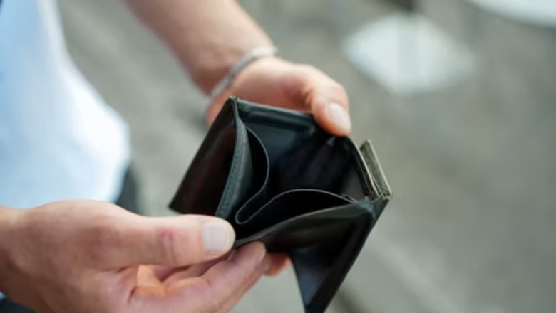 From Found Cash to New Beginnings: A Heartwarming Journey of Resilience