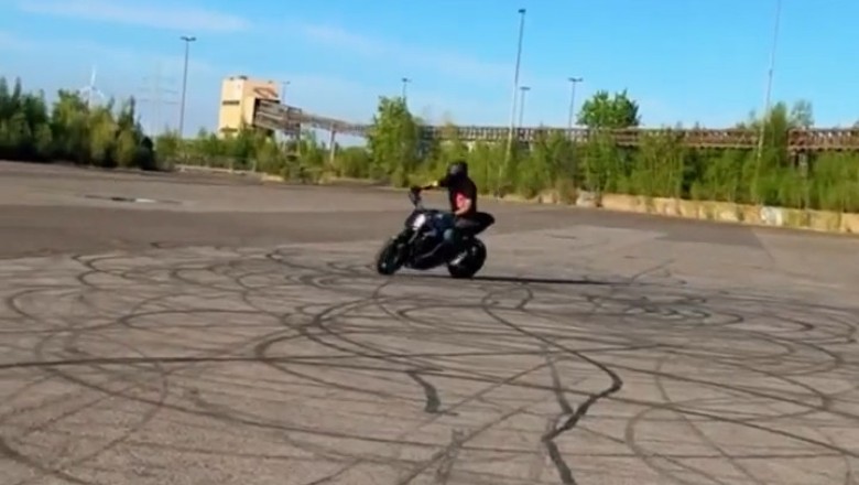 When Your Motorcycle Gets Sassy! 😡🏍️ Owner vs. Bike Showdown!